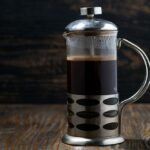 Jak si doma uvařit nejlepší kávu pomocí french pressu