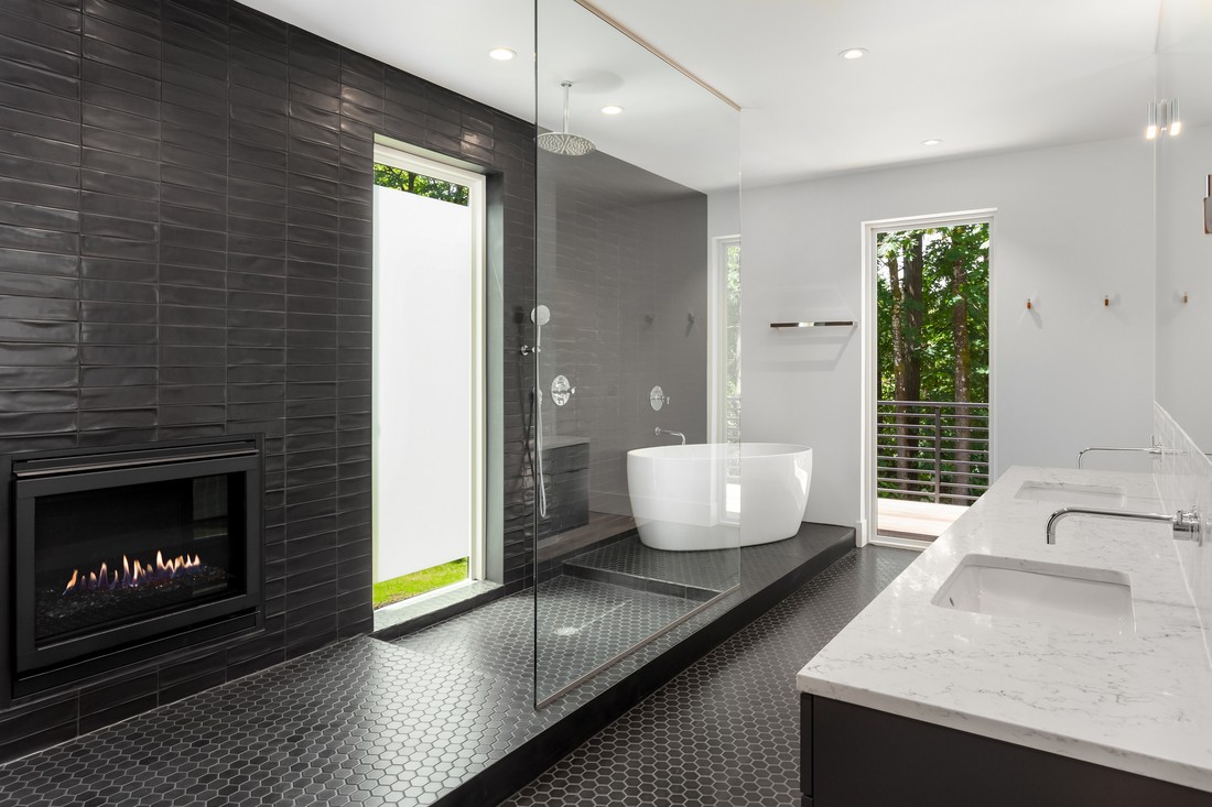 Moderní walk-in sprcha v černém provedení