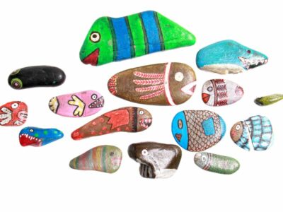 Rybky namalované na kamíncích
