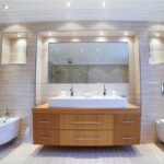 Světla do koupelny - jak je vrstvit, co při výběru zvážit a jak bezpečně instalovat