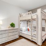 Patrová postel pro děti - multifunkční, s psacím stolem nebo s úložným prostorem? Jaké jsou možnosti a kterou zvolit?