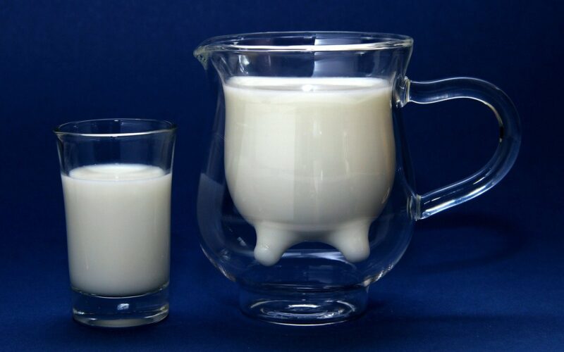 Čerstvé mléko jako domácí hnojivo
