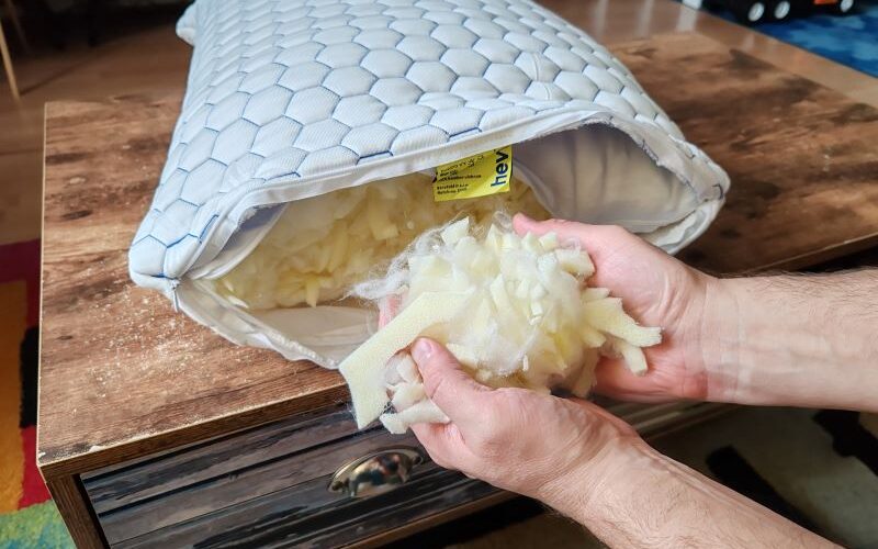 Hevi Pillow polštář pohled do nitra polštáře